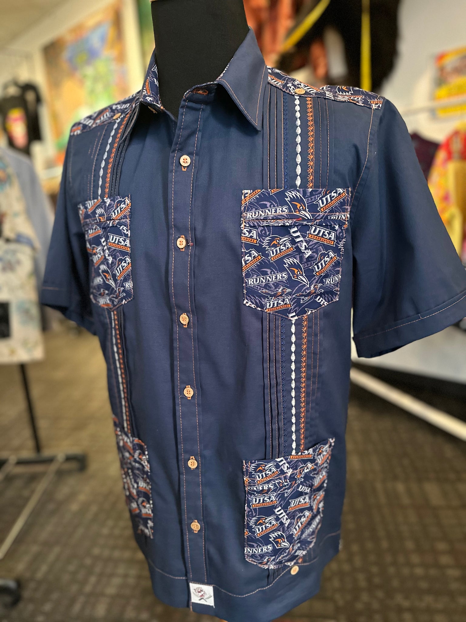 UTSA Road runners guayabera