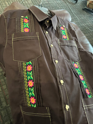 Get down Charlie Brown guayabera