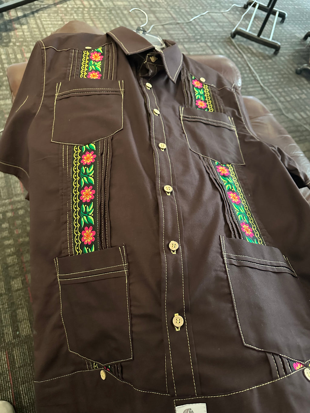 Get down Charlie Brown guayabera