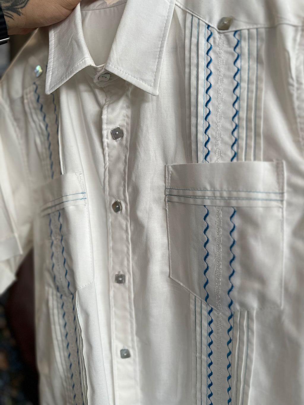 Nanas white porcelain guayabera