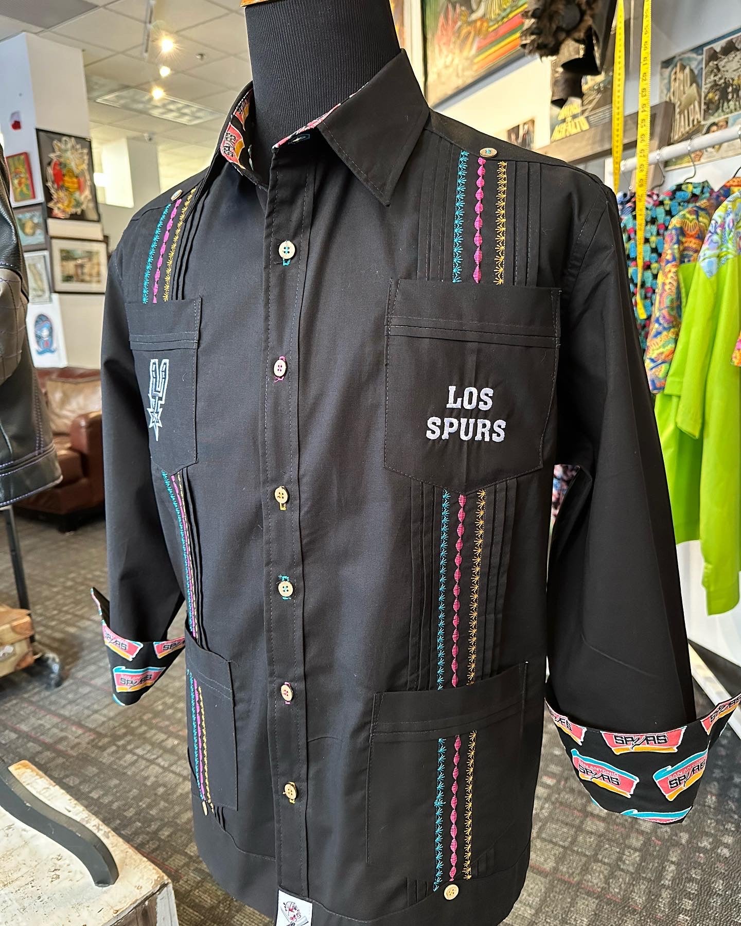 Los Spurs guayabera