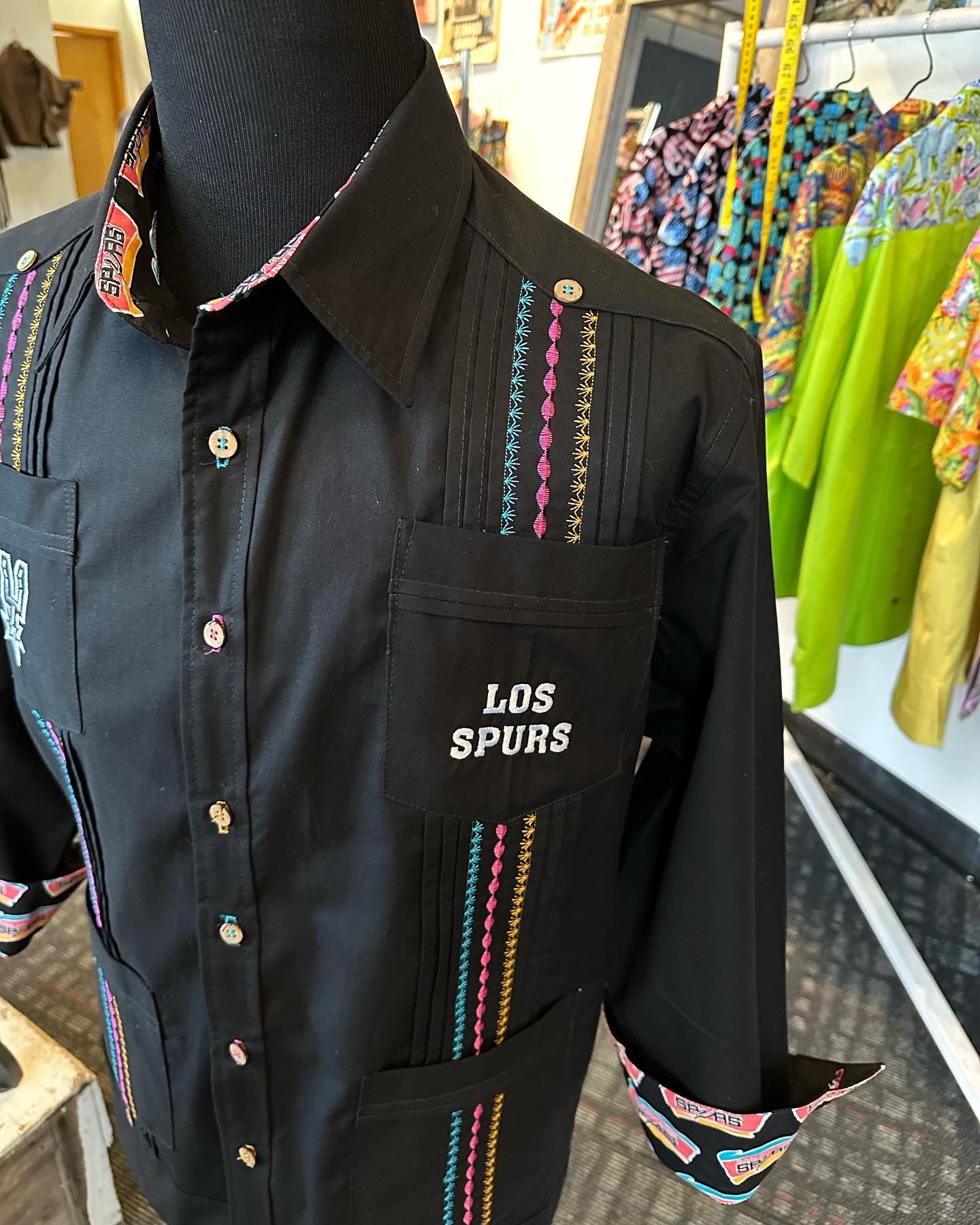 Los Spurs guayabera