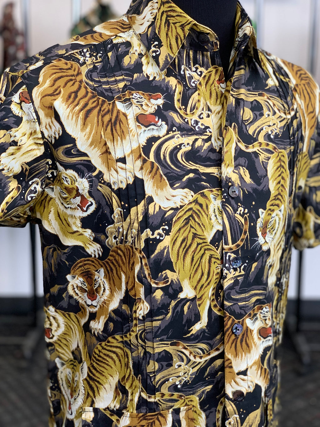 Eye of the Tiger guayabera