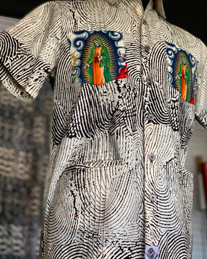 What finger prints Guayabera