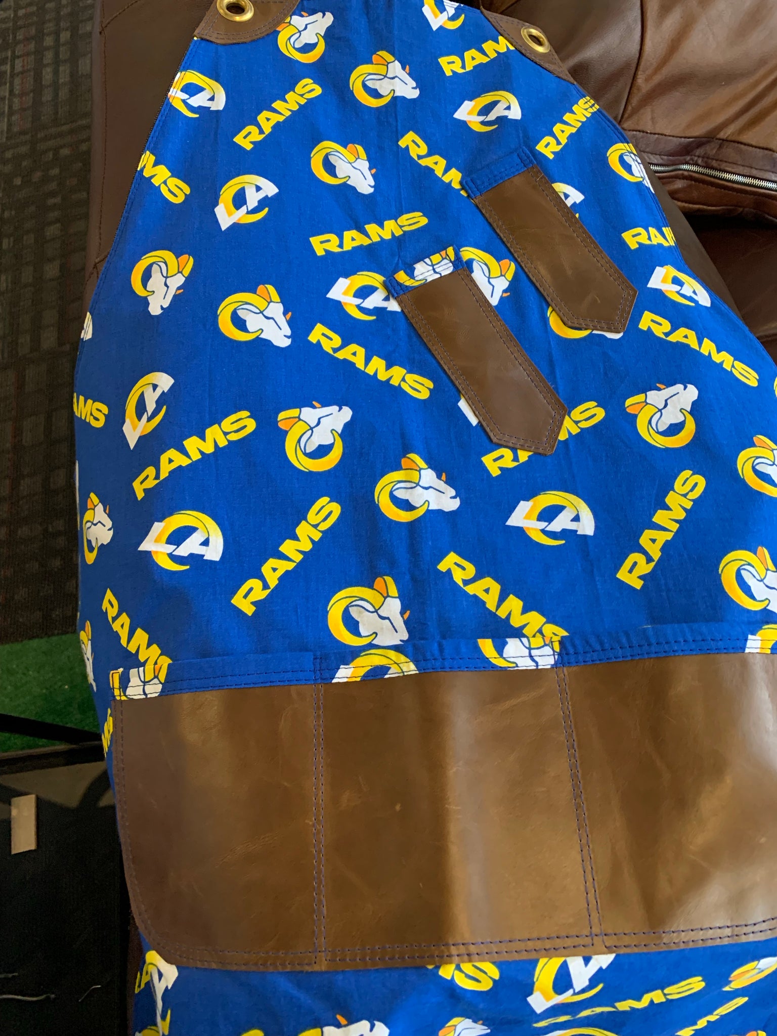 Los Angeles Rams apron